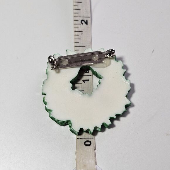 *Final Sale* Vintage Brooch Christmas Wreath Green with Red Bow Holiday Pin - Picture 4 of 9